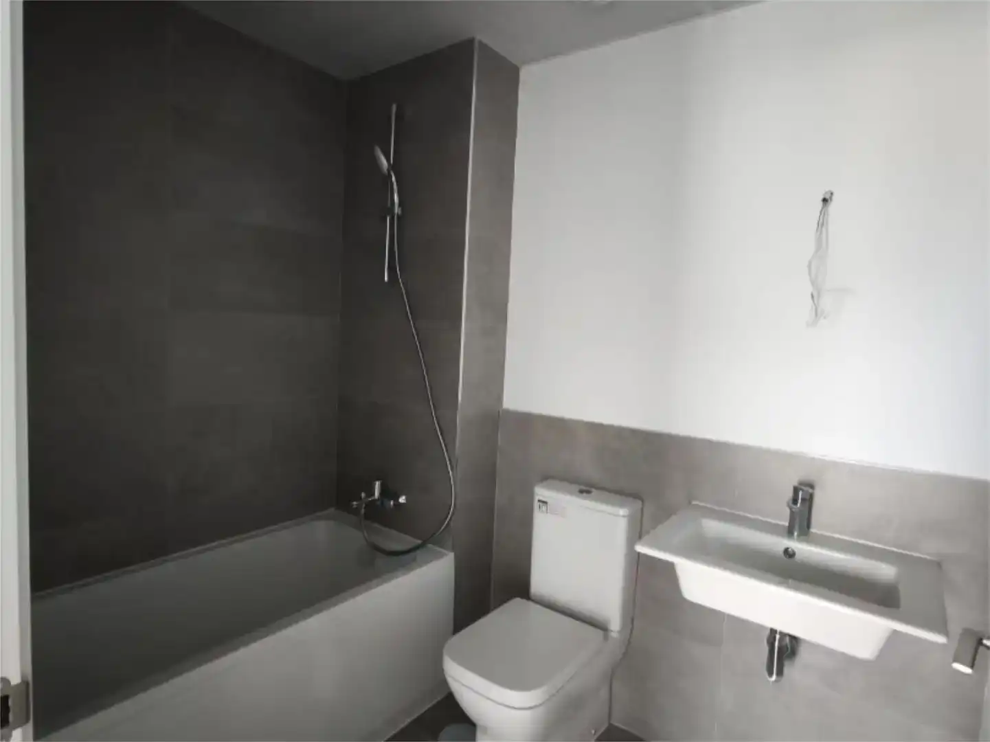 Bathroom of Flat for sale in Tomares  with Air Conditioner and Swimming Pool