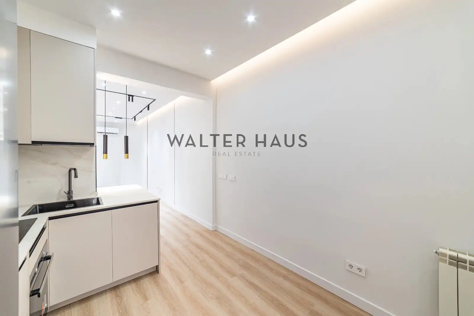 Kitchen of Flat for rent in Madrid  with Air Conditioner, Heating and Storage room