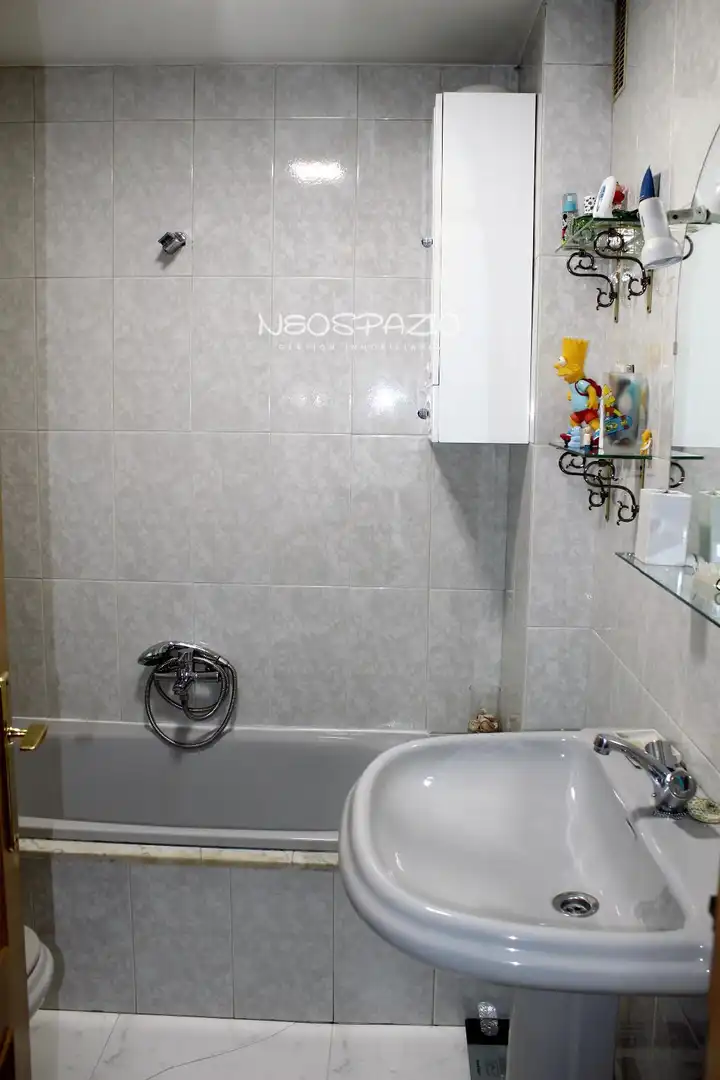 Bany de Pis en venda en Lugo amb Calefacció, Parquet i Terrassa