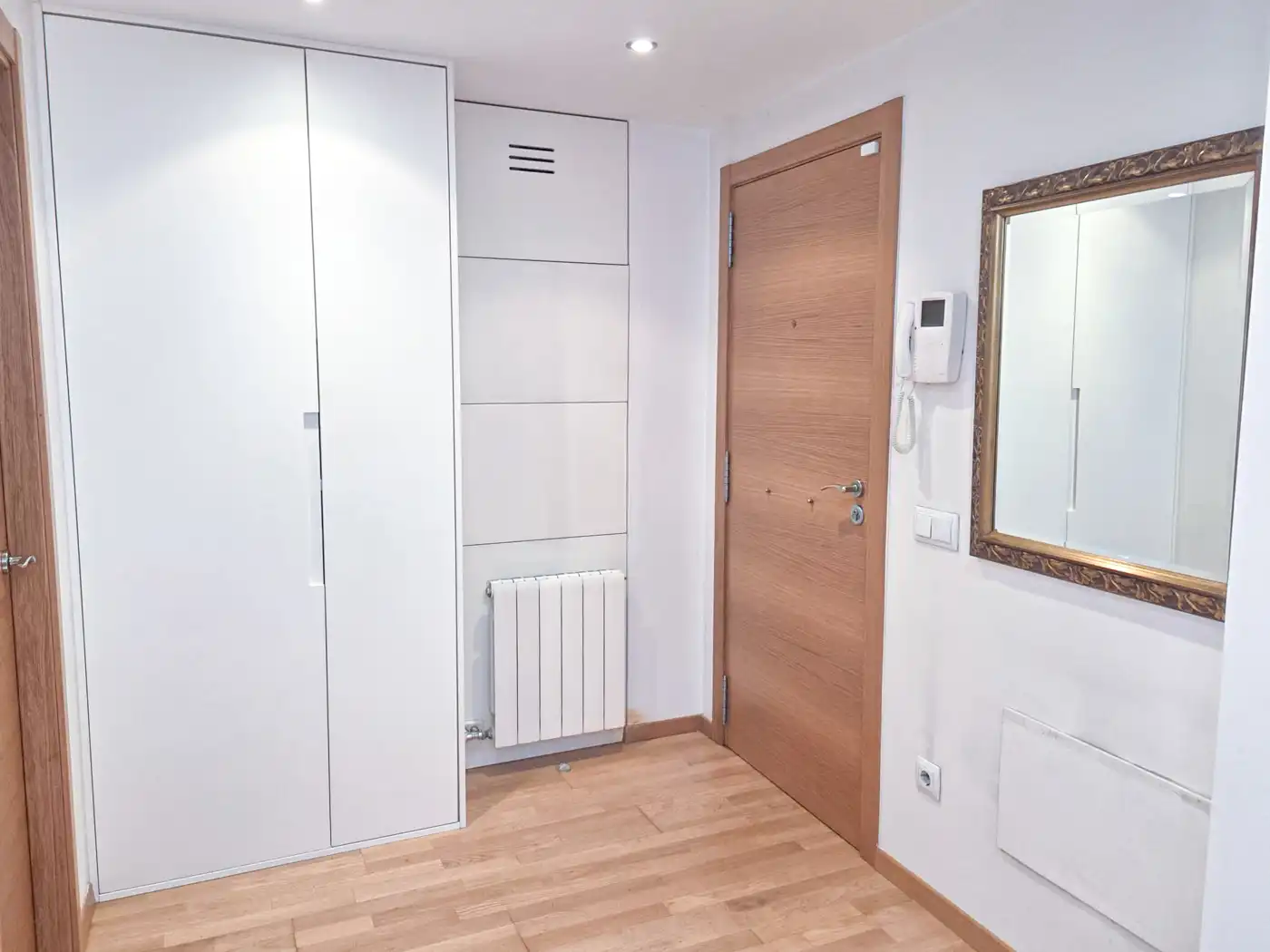 Attic for rent in Figueres  with Air Conditioner, Heating and Terrace