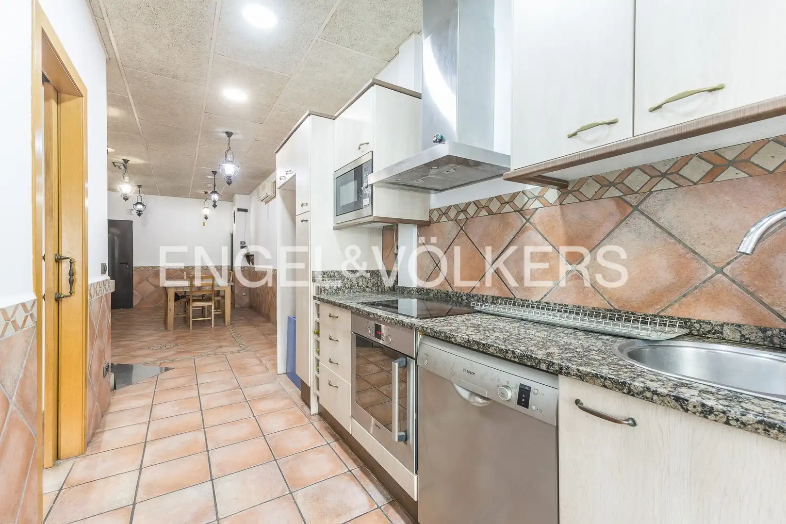 Cocina de Casa o chalet en venta en El Prat de Llobregat con Aire acondicionado, Calefacción y Jardín privado