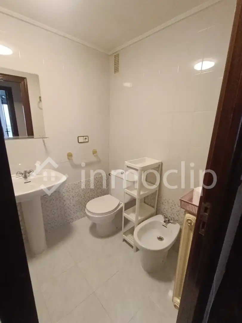 Bathroom of Flat for share in Salamanca  with Heating and Furnished