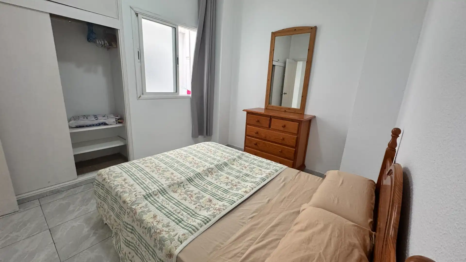 Schlafzimmer von Wohnung zur untervermieten in Las Palmas de Gran Canaria mit Möbliert, Waschmaschine und Mikrowelle