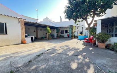 Vista exterior de Casa o xalet en venda en Sanlúcar la Mayor amb Terrassa