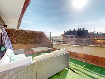 Duplex avec ascenseur à vendre à Calle Darío de Regoyos 25