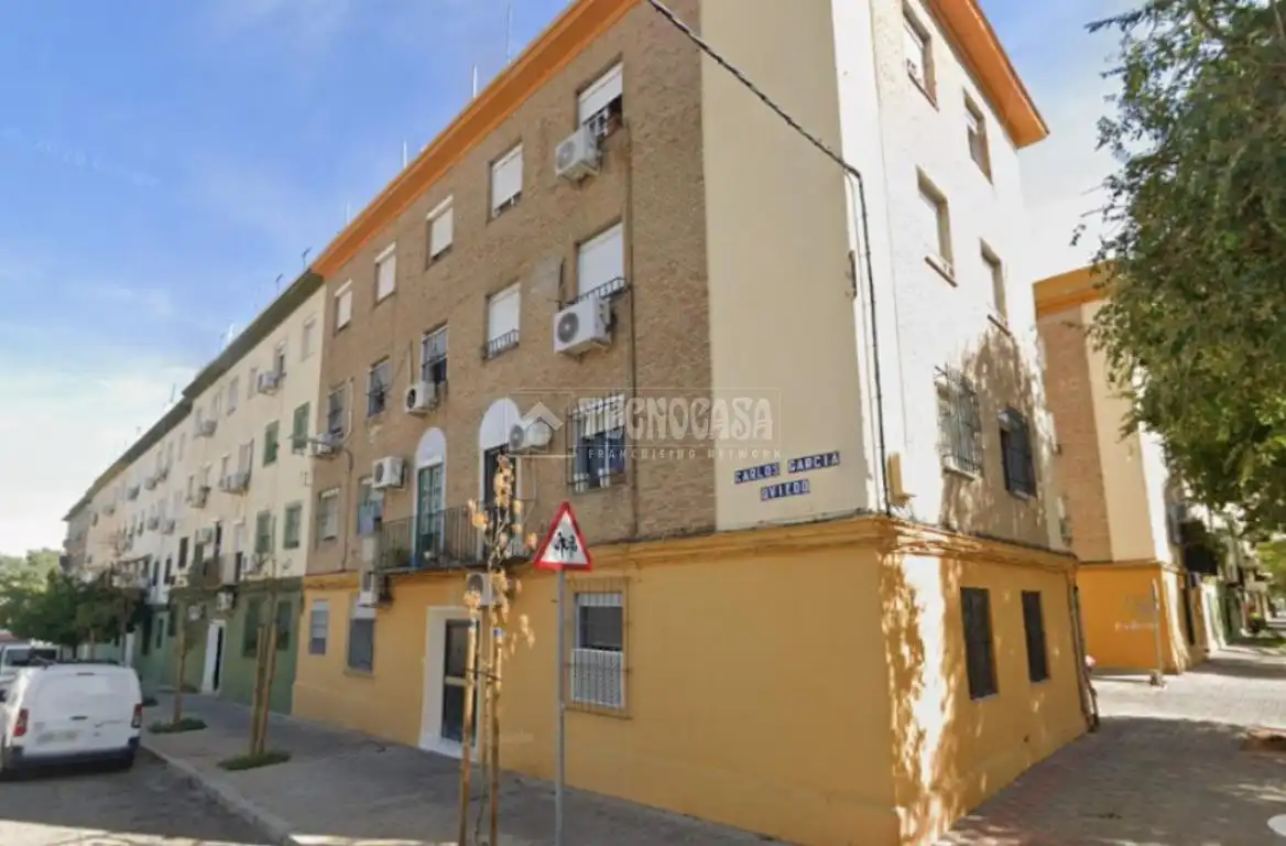 Vista exterior de Pis en venda en  Sevilla Capital amb Calefacció