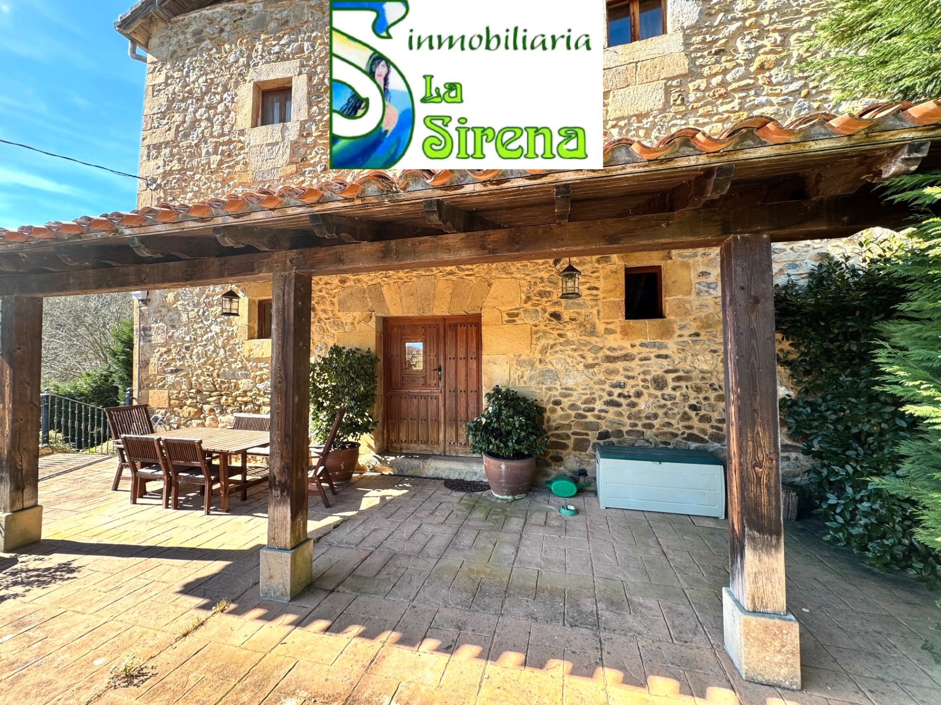 Vista exterior de Casa o xalet en venda en Castro-Urdiales amb Calefacció, Jardí privat i Terrassa