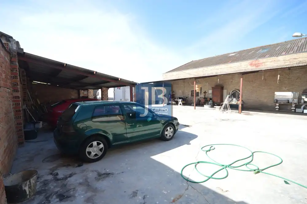 Parkplatz von Fabrikhallen zum Verkauf in Rotglà i Corbera