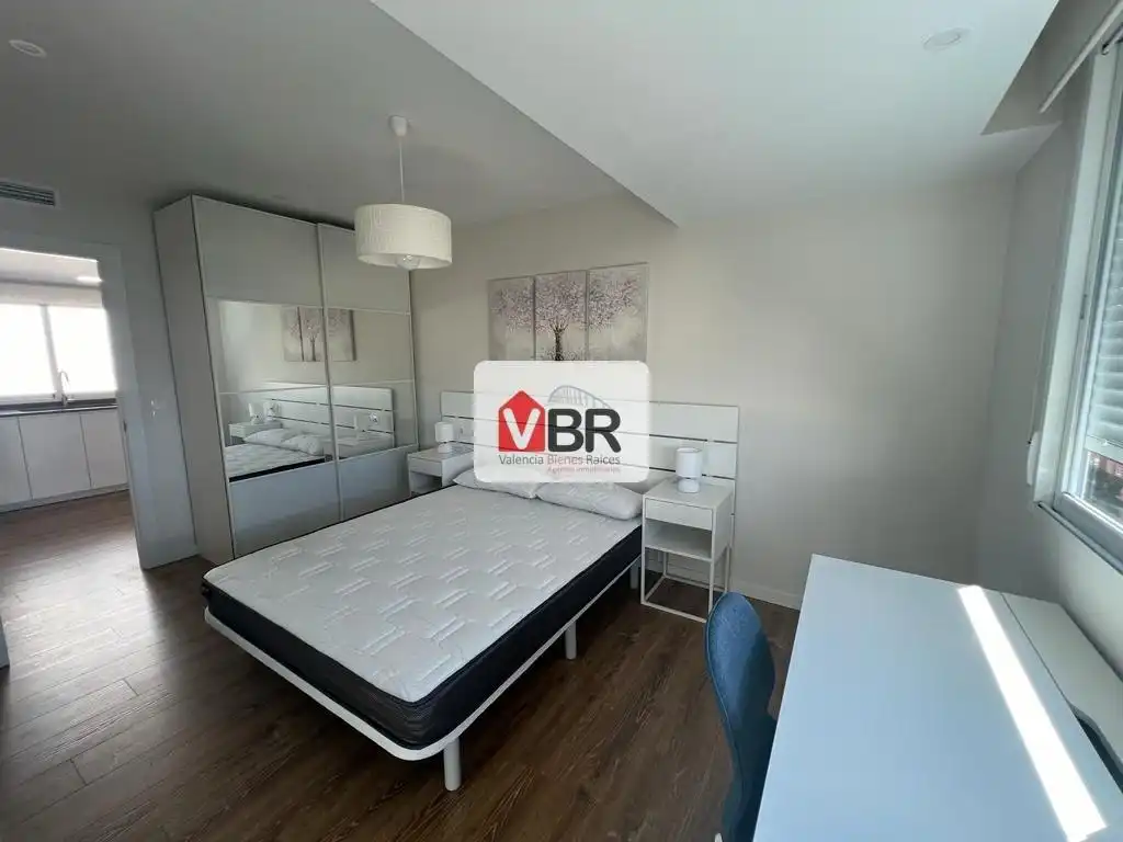 Schlafzimmer von Wohnung zur Miete in Valencia mit Klimaanlage, Heizung und Terrasse