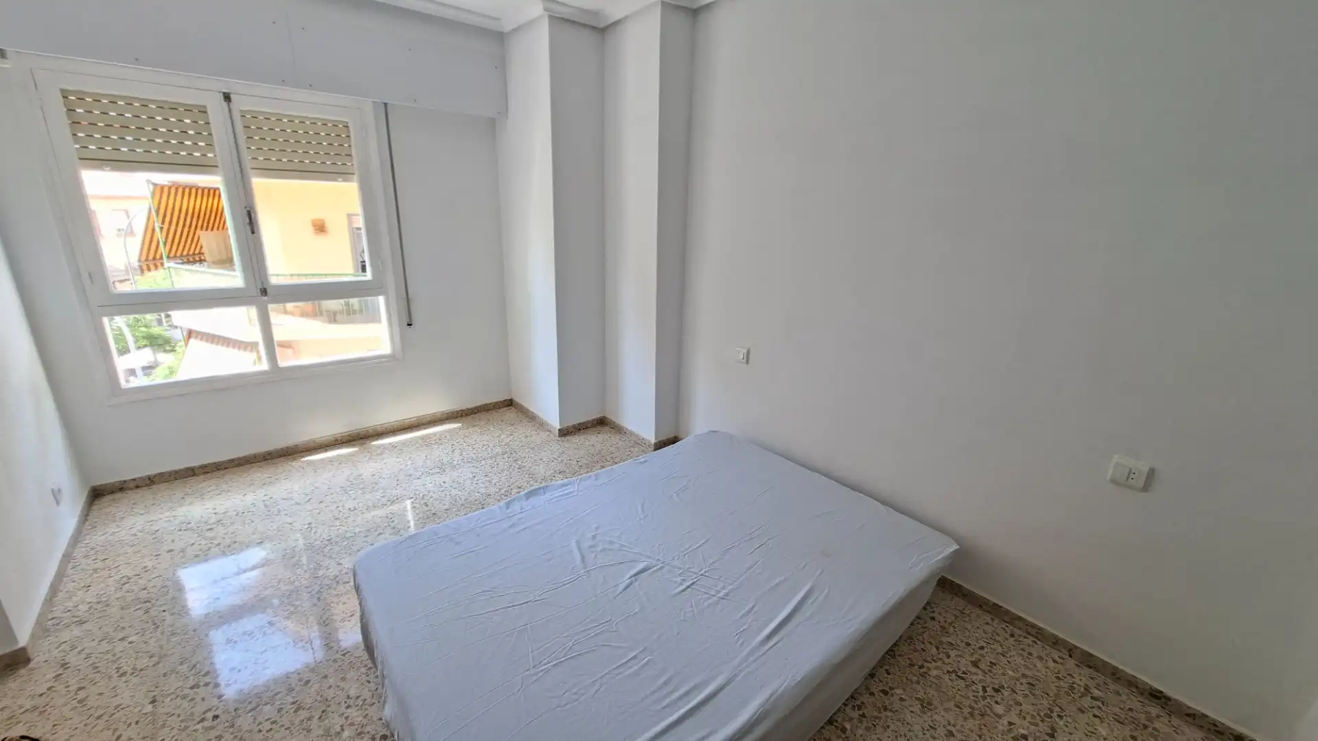Habitación de Piso de alquiler en Alicante / Alacant con Amueblado y Balcón