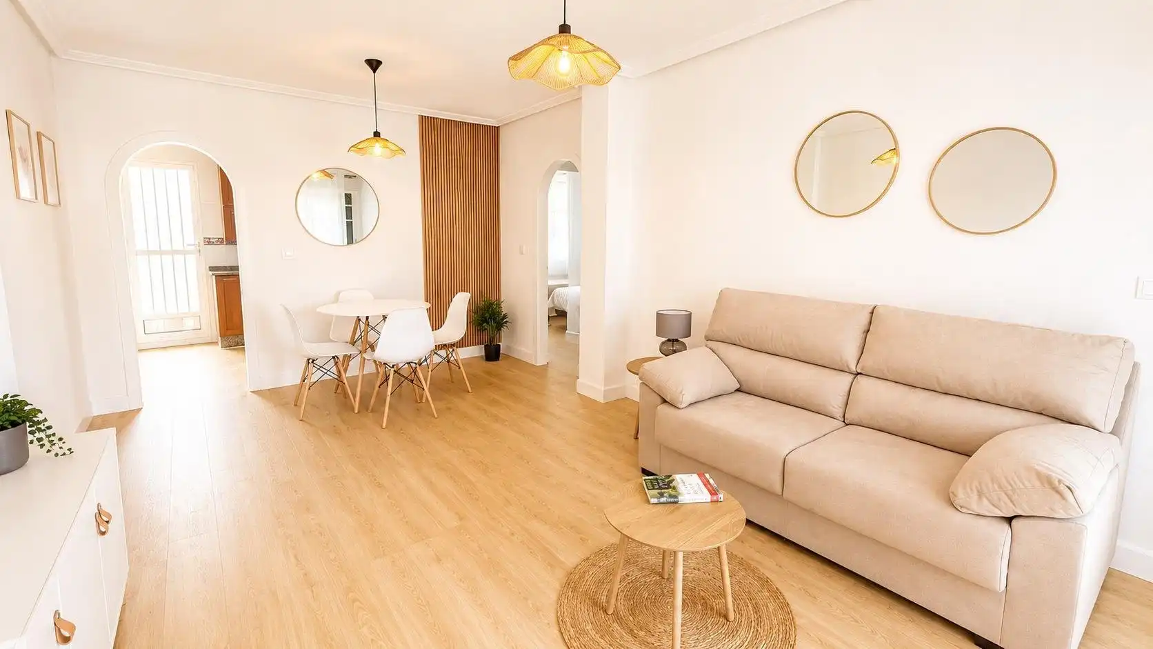 Sala d'estar de Apartament en venda en Orihuela amb Aire condicionat, Jardí privat i Piscina
