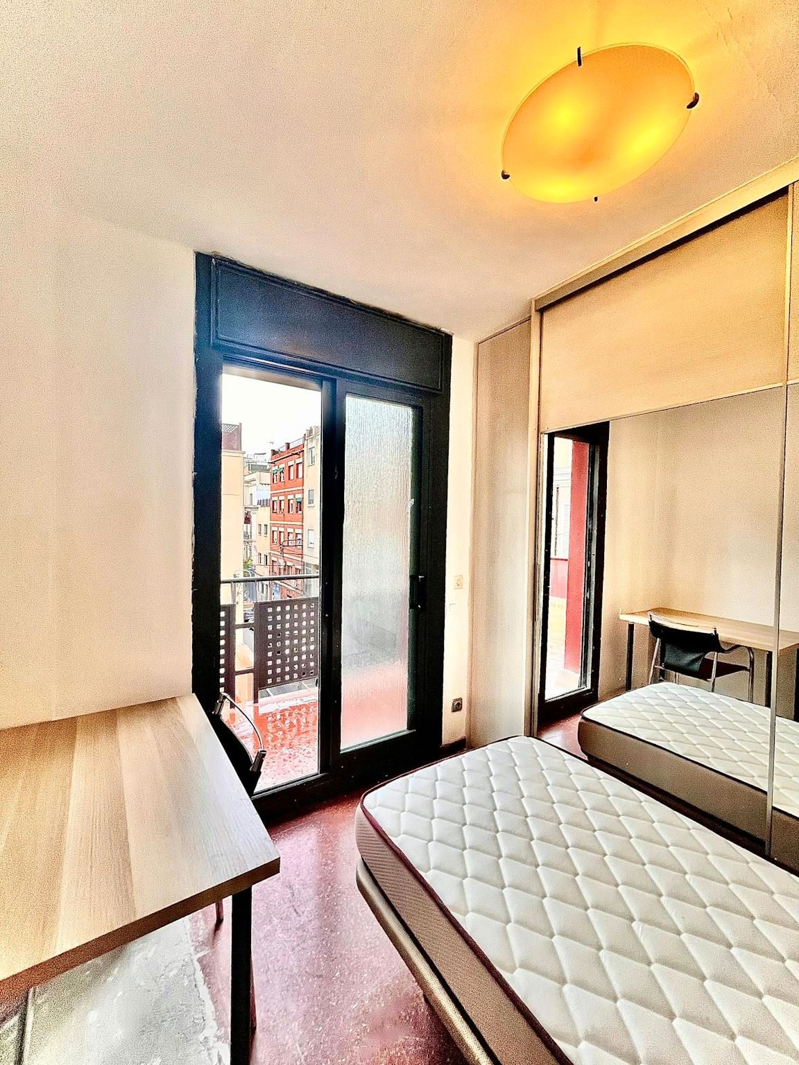 Dormitori de Pis per a compartir en  Barcelona Capital amb Aire condicionat, Calefacció i Moblat