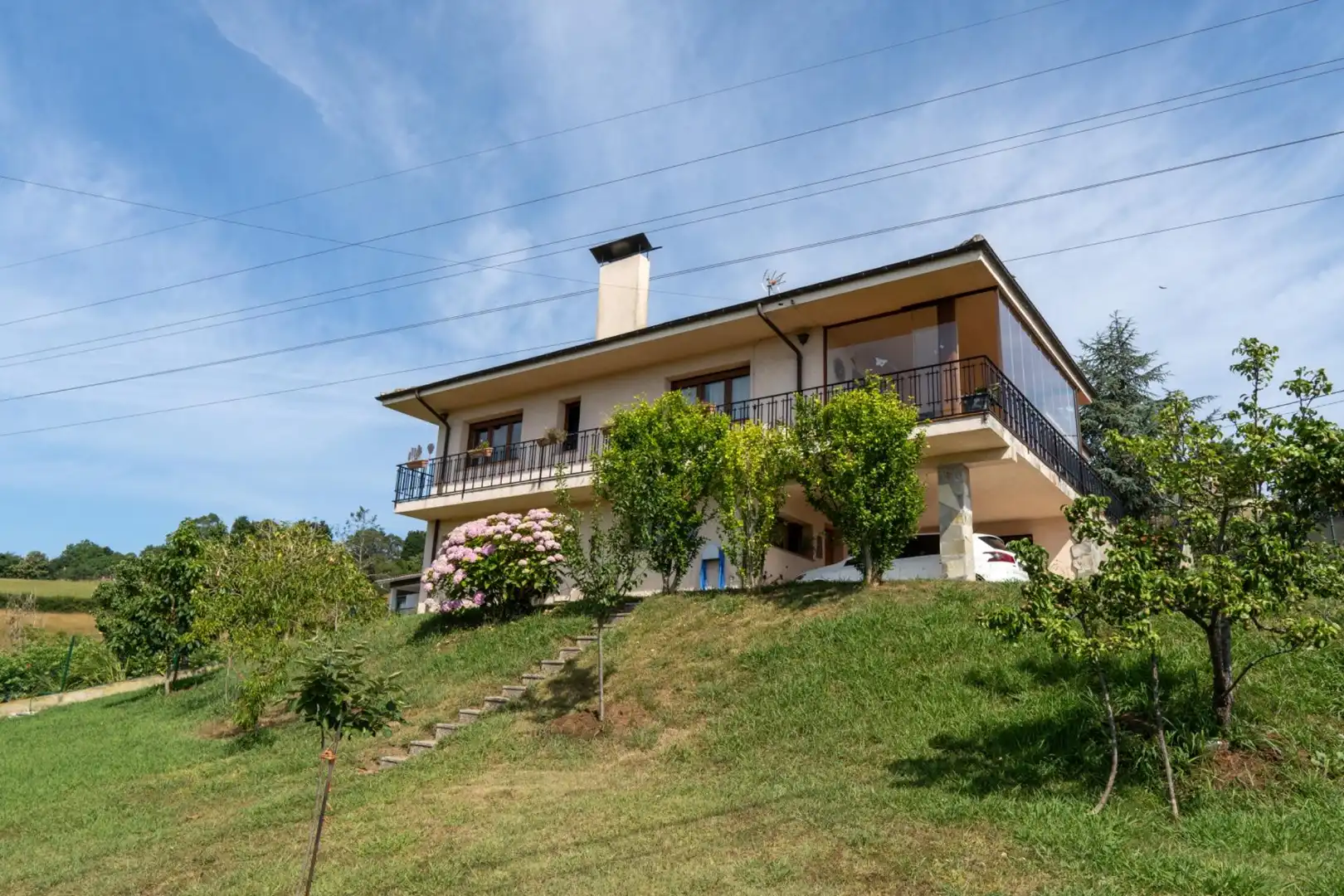 Vista exterior de Casa o xalet en venda en Gijón  amb Calefacció, Jardí privat i Terrassa