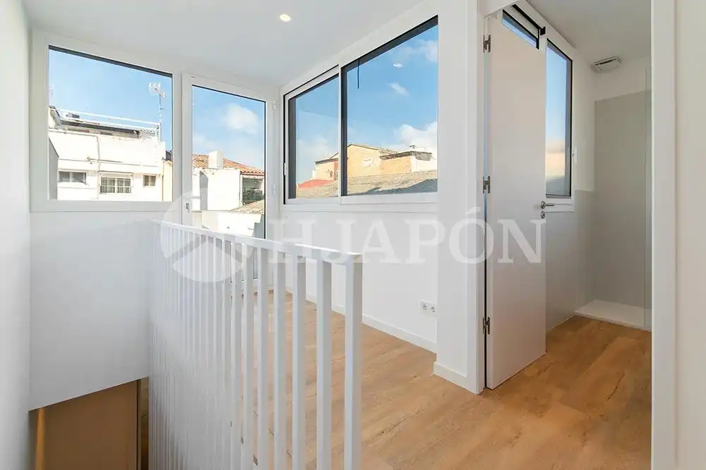 Dormitori de Casa o xalet en venda en Badalona amb Aire condicionat, Calefacció i Terrassa