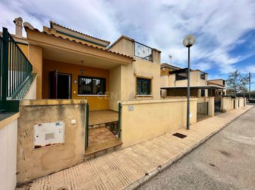 Reihenhaus mit Pool zum Verkauf in C. Segovia, 1, 03160 Almoradí, Alicante, Spain