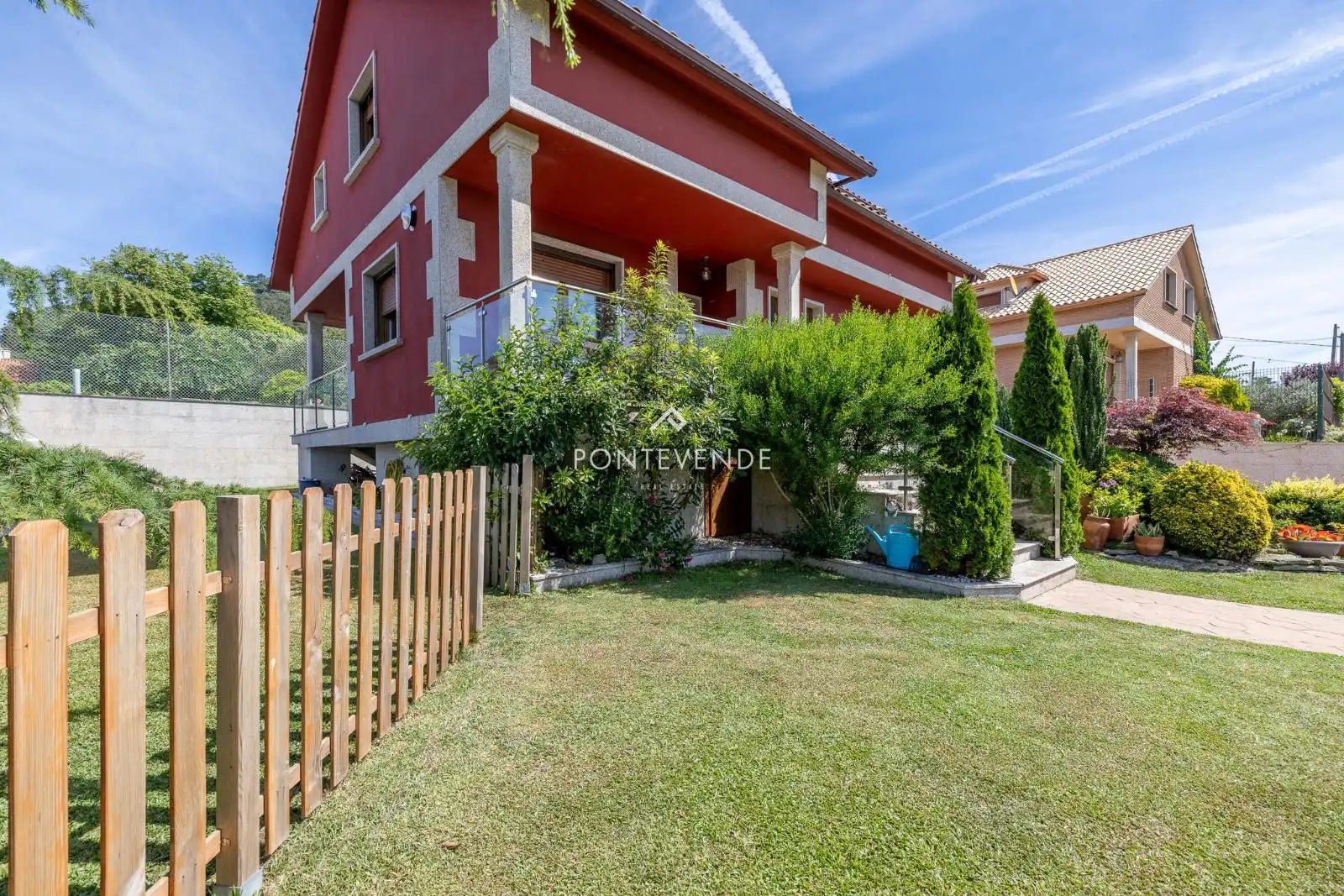 Vista exterior de Casa o xalet en venda en A Guarda   amb Calefacció, Terrassa i Piscina