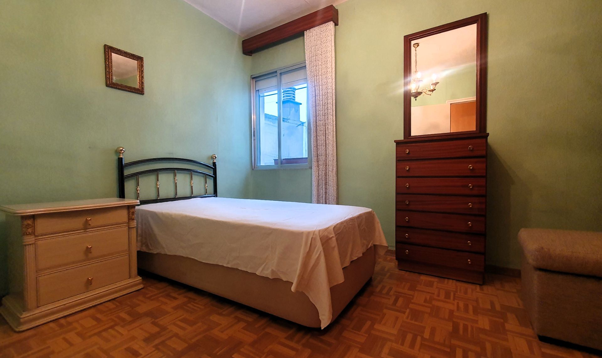 Habitación de Piso en venta en  Madrid Capital con Aire acondicionado, Calefacción y Amueblado