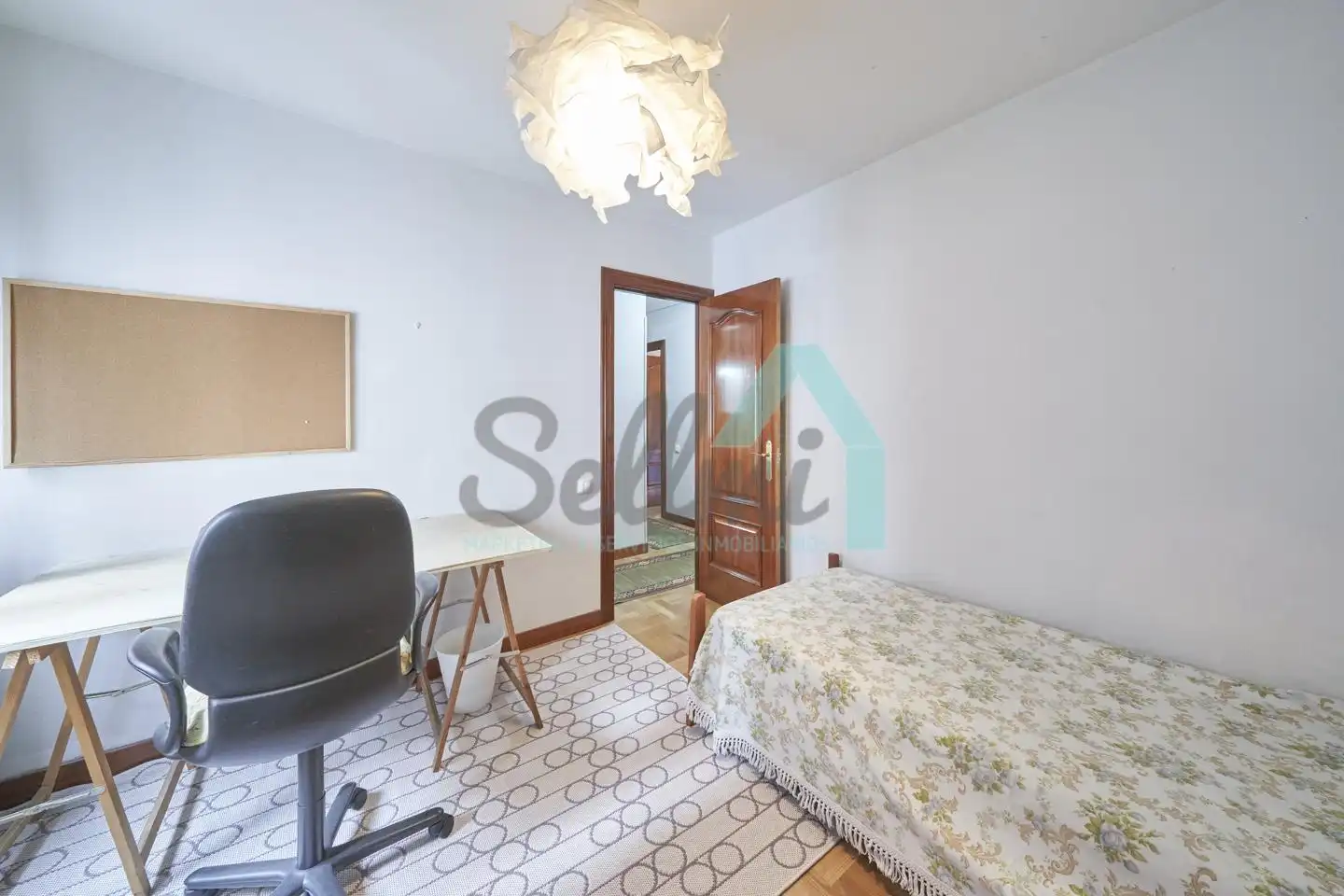 Bedroom of Flat for rent in Oviedo   with Heating, Parquet flooring and Furnished