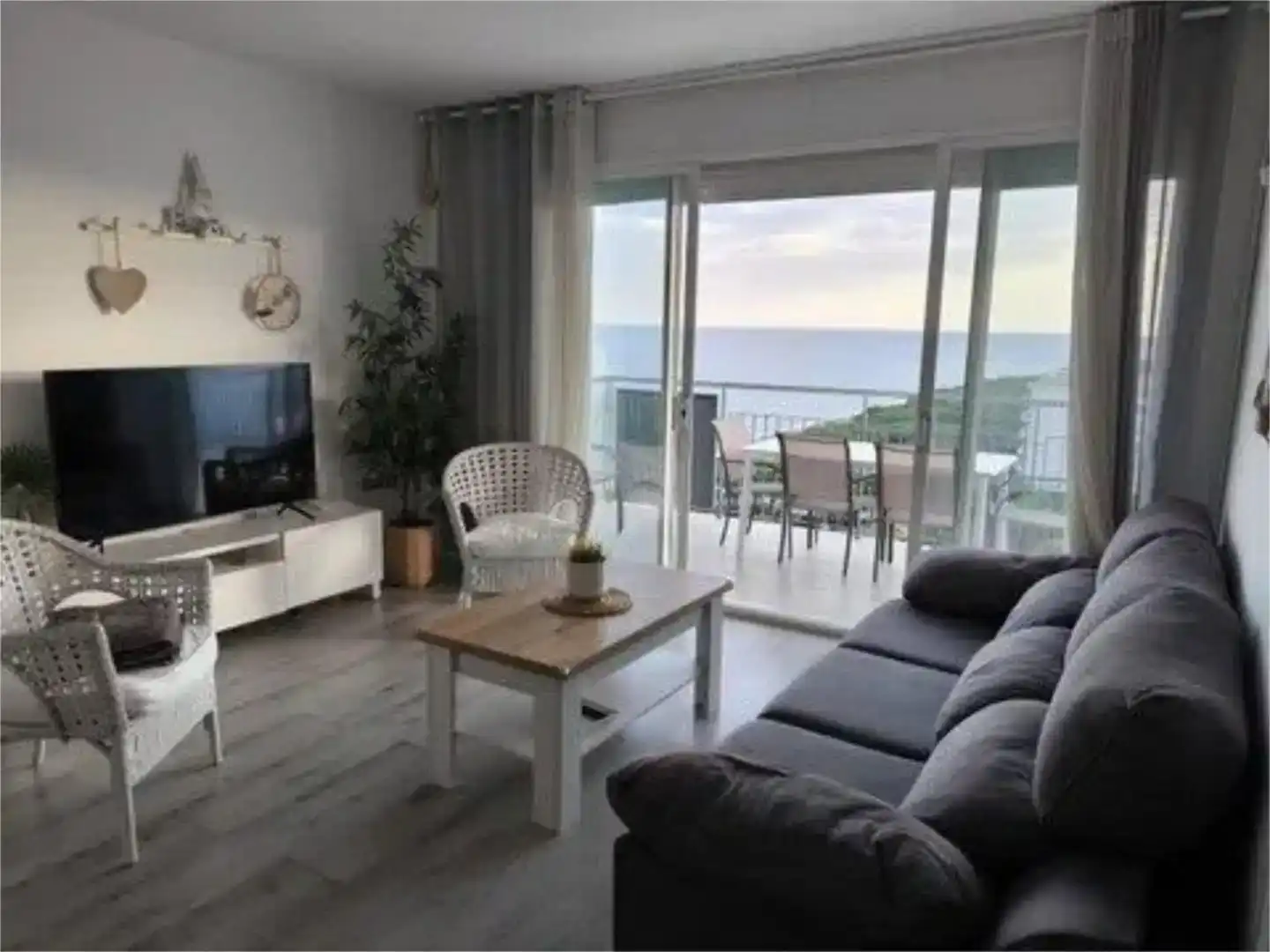Wohnzimmer von Dachboden zum Verkauf in Blanes mit Schwimmbad und Balkon