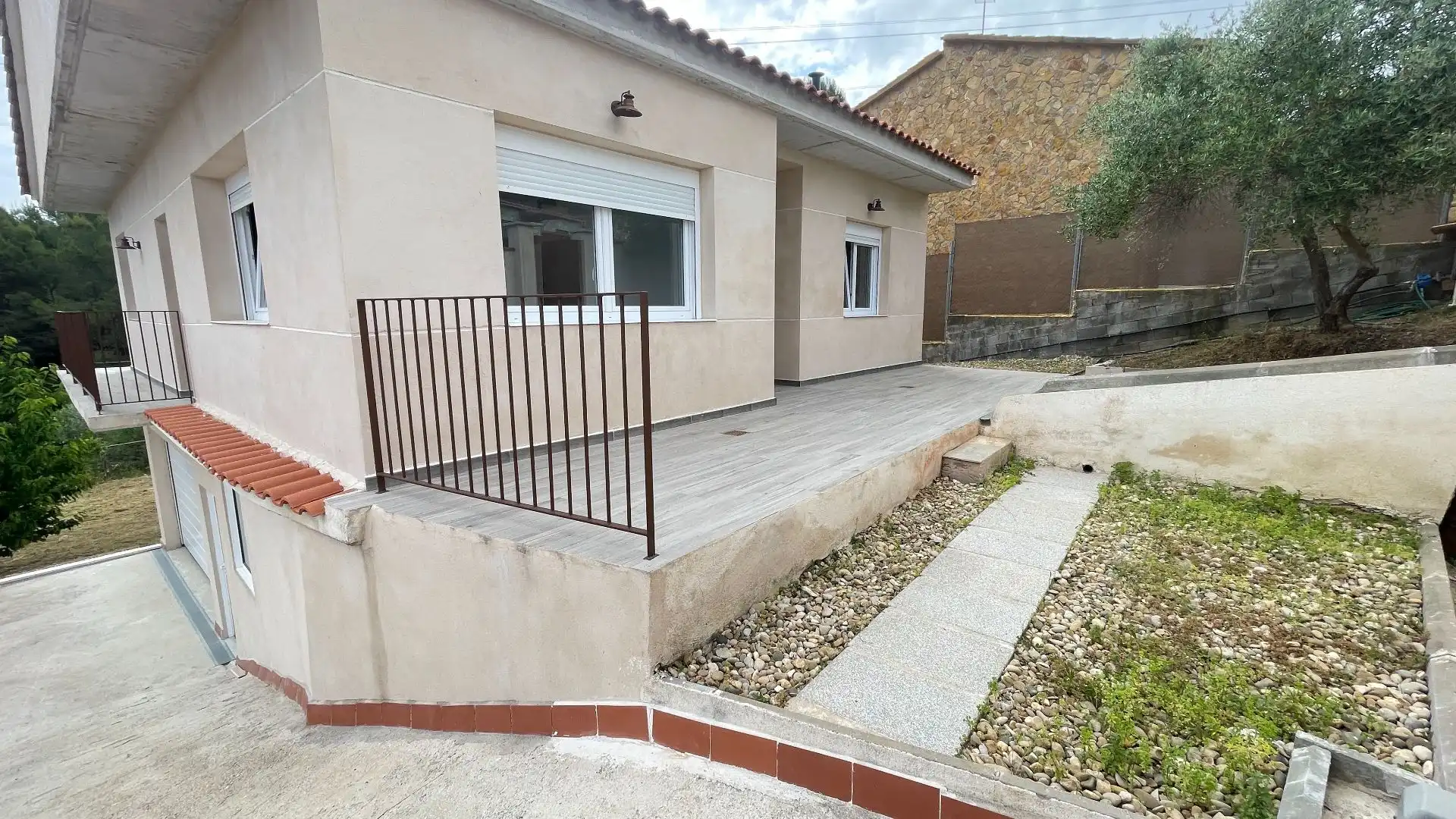 Vista exterior de Casa o xalet de lloguer en Terrassa amb Calefacció, Jardí privat i Terrassa