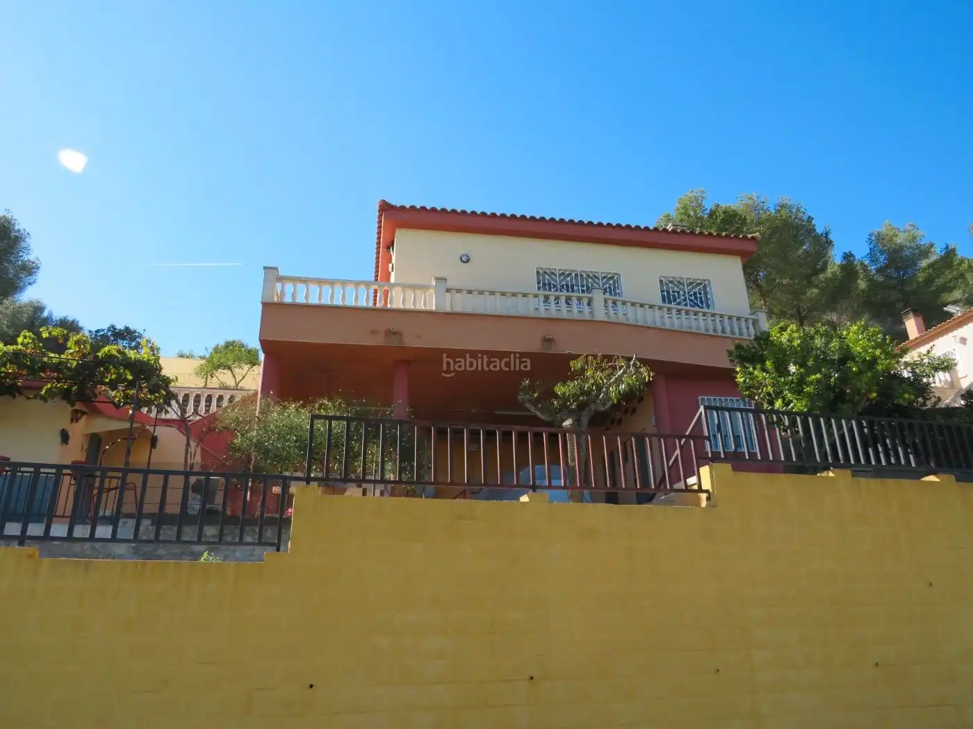 Casa con jardín en venta en Carrer los Abetos 11, imagen 2