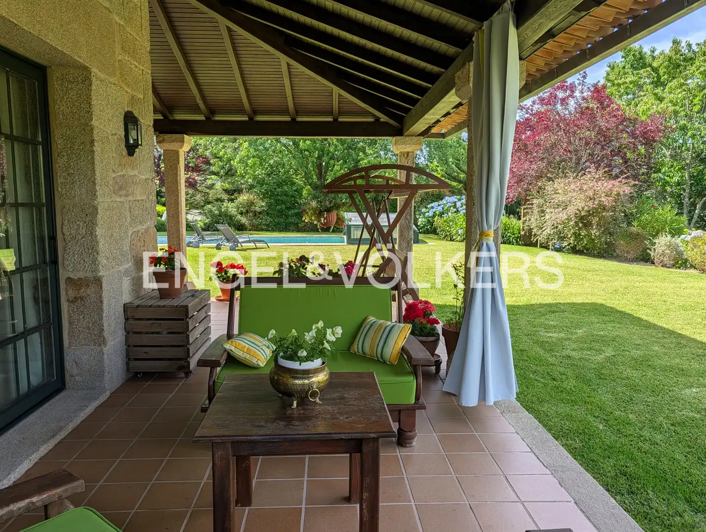 Terrassa de Casa o xalet en venda en Nigrán amb Calefacció, Jardí privat i Terrassa
