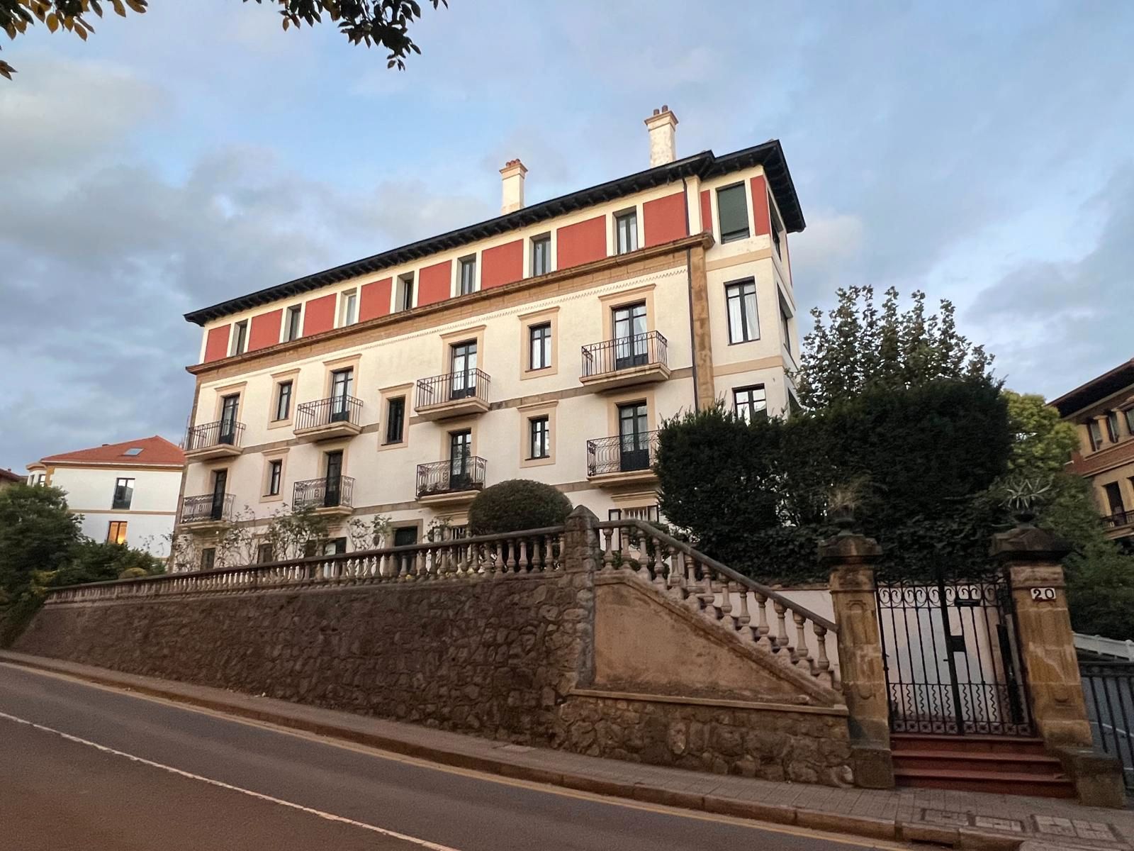 Vista exterior de Pis de lloguer en Getxo  amb Calefacció, Jardí privat i Forn