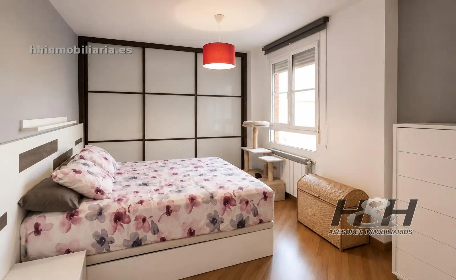 Habitación de Ático en venta en Burjassot con Aire acondicionado, Calefacción y Balcón