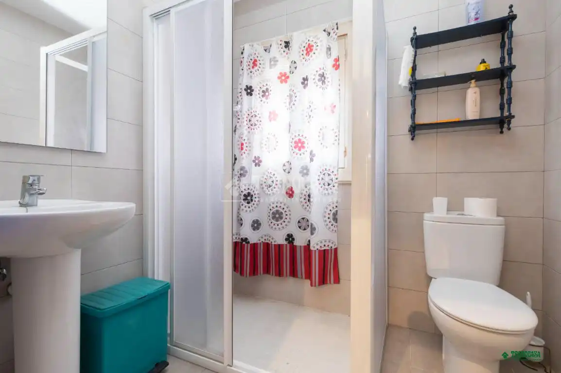Baño de Casa adosada en venta en Almería con Jardín privado y Terraza