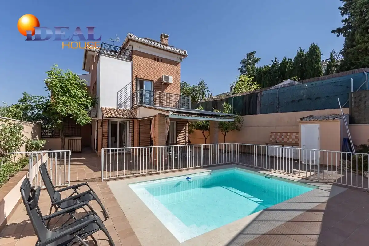 House with terrace for sale in Calle LIMA, imagen 2