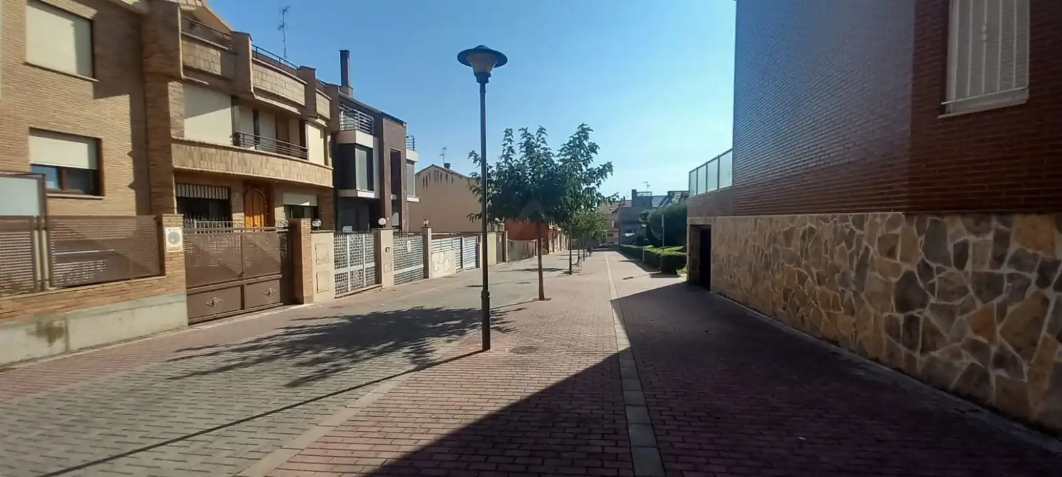 Vista exterior de Casa adosada en venta en Lardero con Calefacción y Terraza