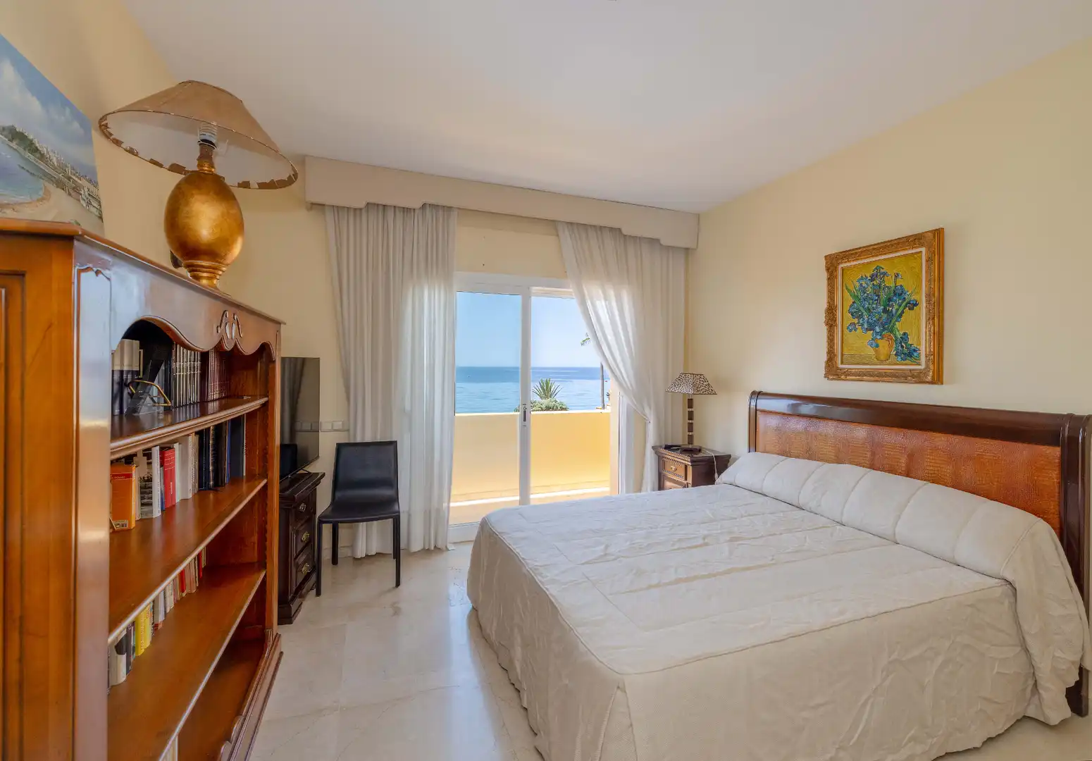 Schlafzimmer von Dachboden zum Verkauf in Marbella mit Klimaanlage, Heizung und Terrasse