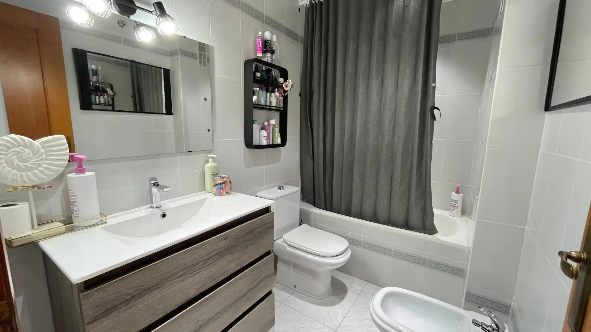 Bathroom of Flat for sale in Elche / Elx  with Air Conditioner, Furnished and Balcony