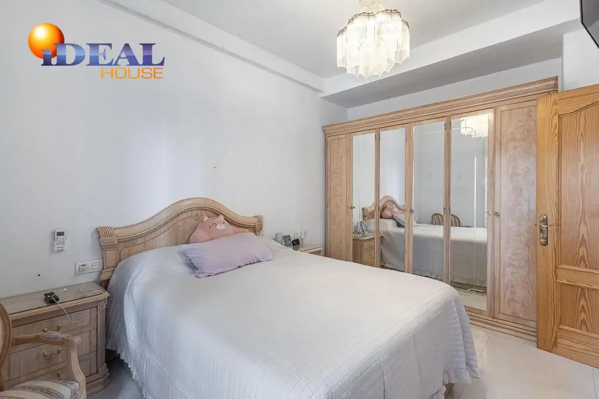 Bedroom of Flat for sale in Granada  with Air Conditioner and Terrace