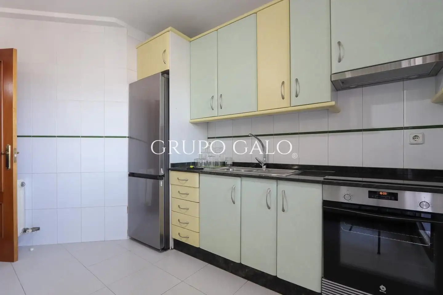 Cocina de Dúplex de alquiler en Vigo  con Calefacción, Parquet y Terraza