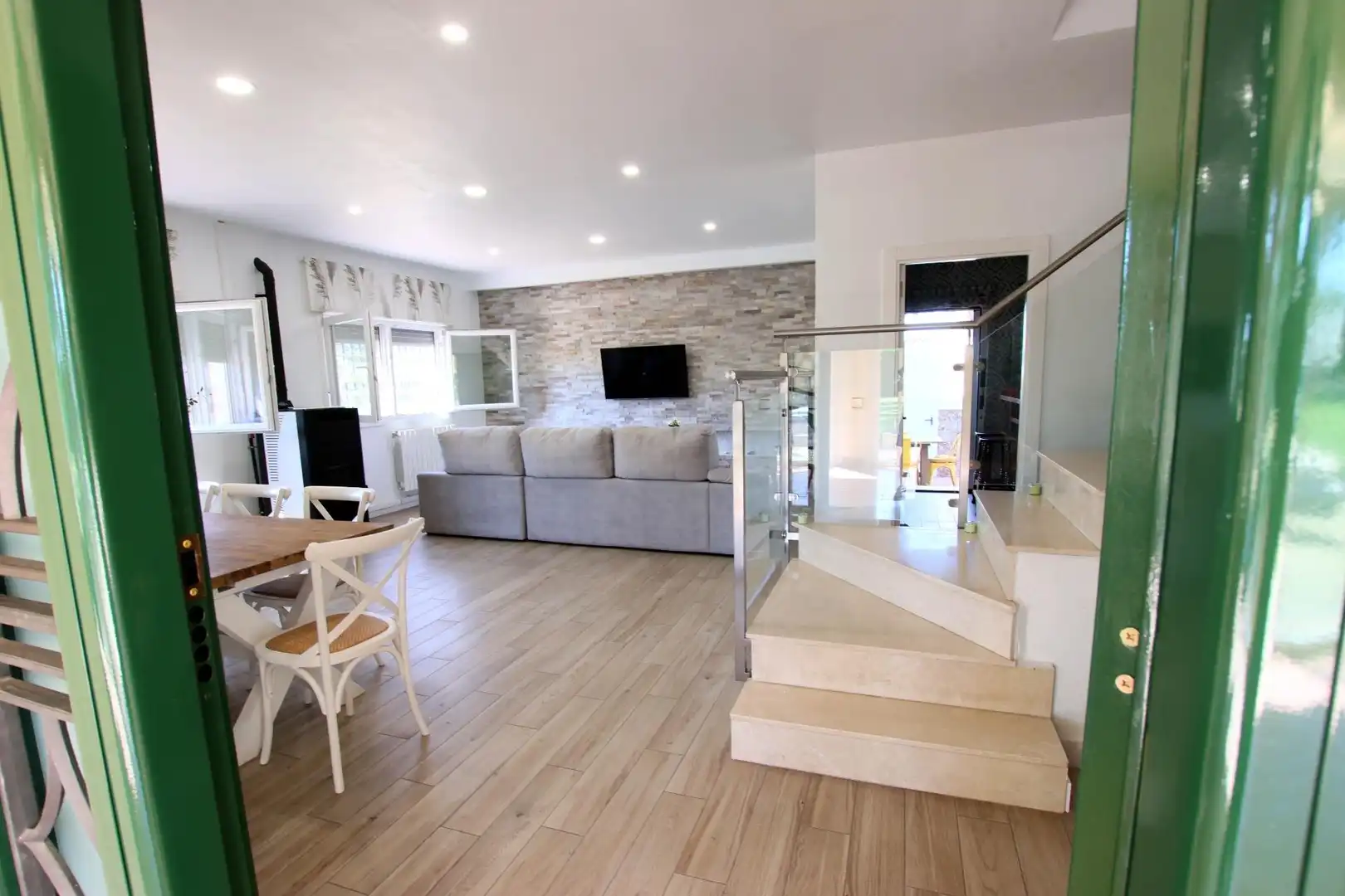 Sala d'estar de Finca rústica en venda en Badajoz amb Aire condicionat, Calefacció i Jardí privat