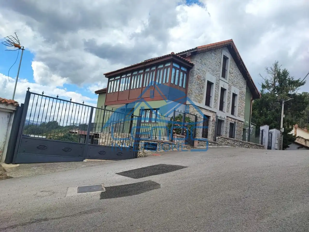 Exterior view of Houses for sale in Candamo  with Air Conditioner, Private garden and Terrace