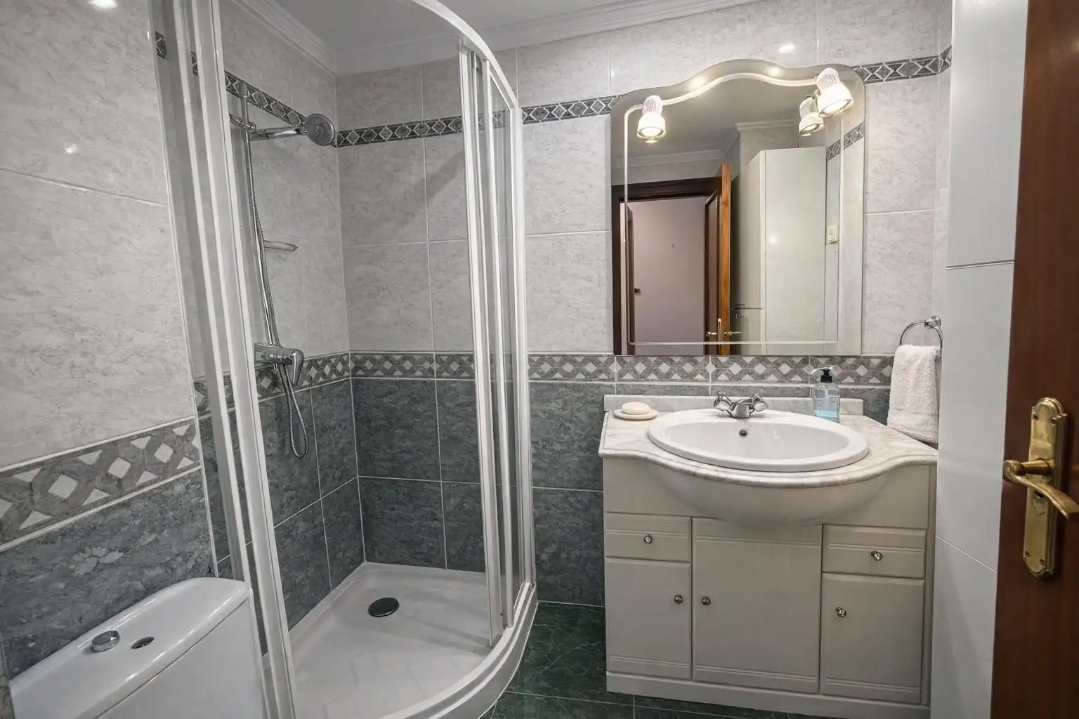 Badezimmer von Wohnungen zum Verkauf in Málaga mit Abstellraum und Gemeinschaftspool