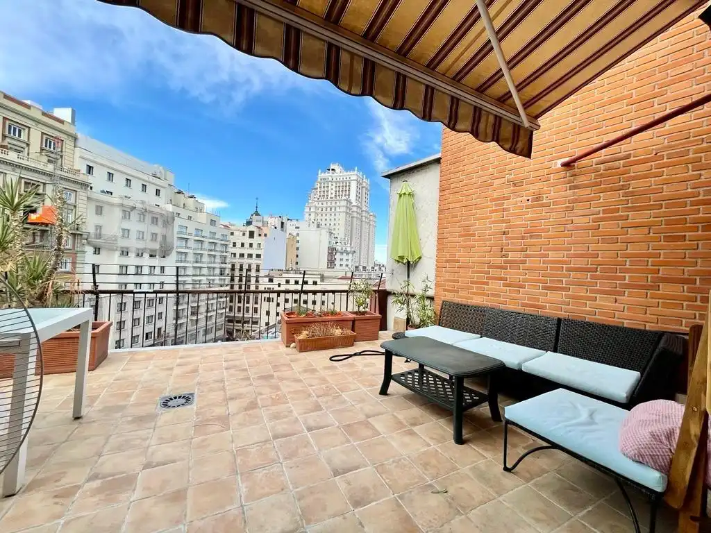 Terraza de Ático de alquiler en Madrid con Calefacción, Parquet y Terraza