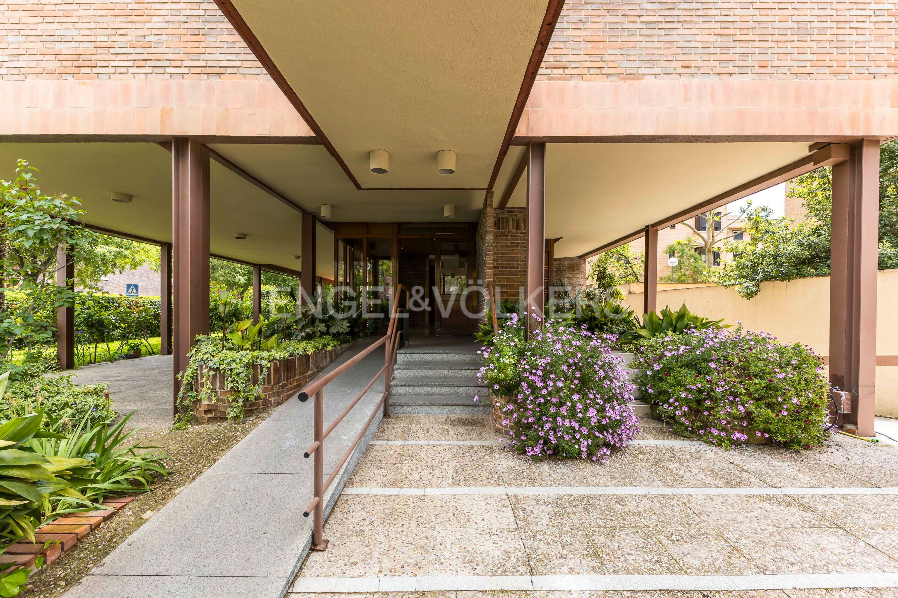 Exterior view of Apartment for sale in  Madrid Capital  with Air Conditioner, Heating and Storage room