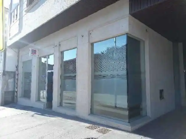 Vista exterior de Local en venta en Poio