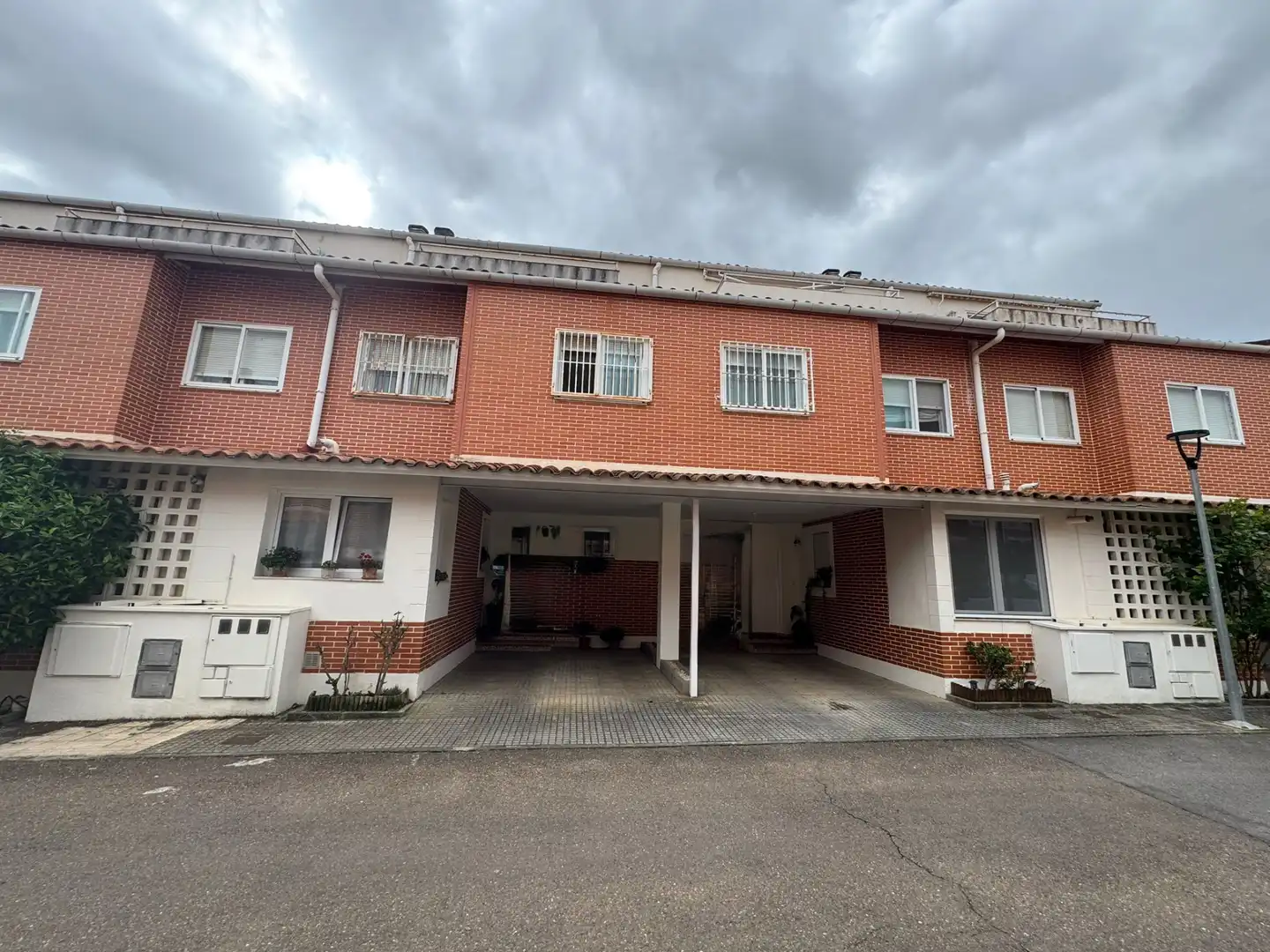 Vista exterior de Casa adosada en venda en Badajoz Capital amb Aire condicionat, Calefacció i Moblat