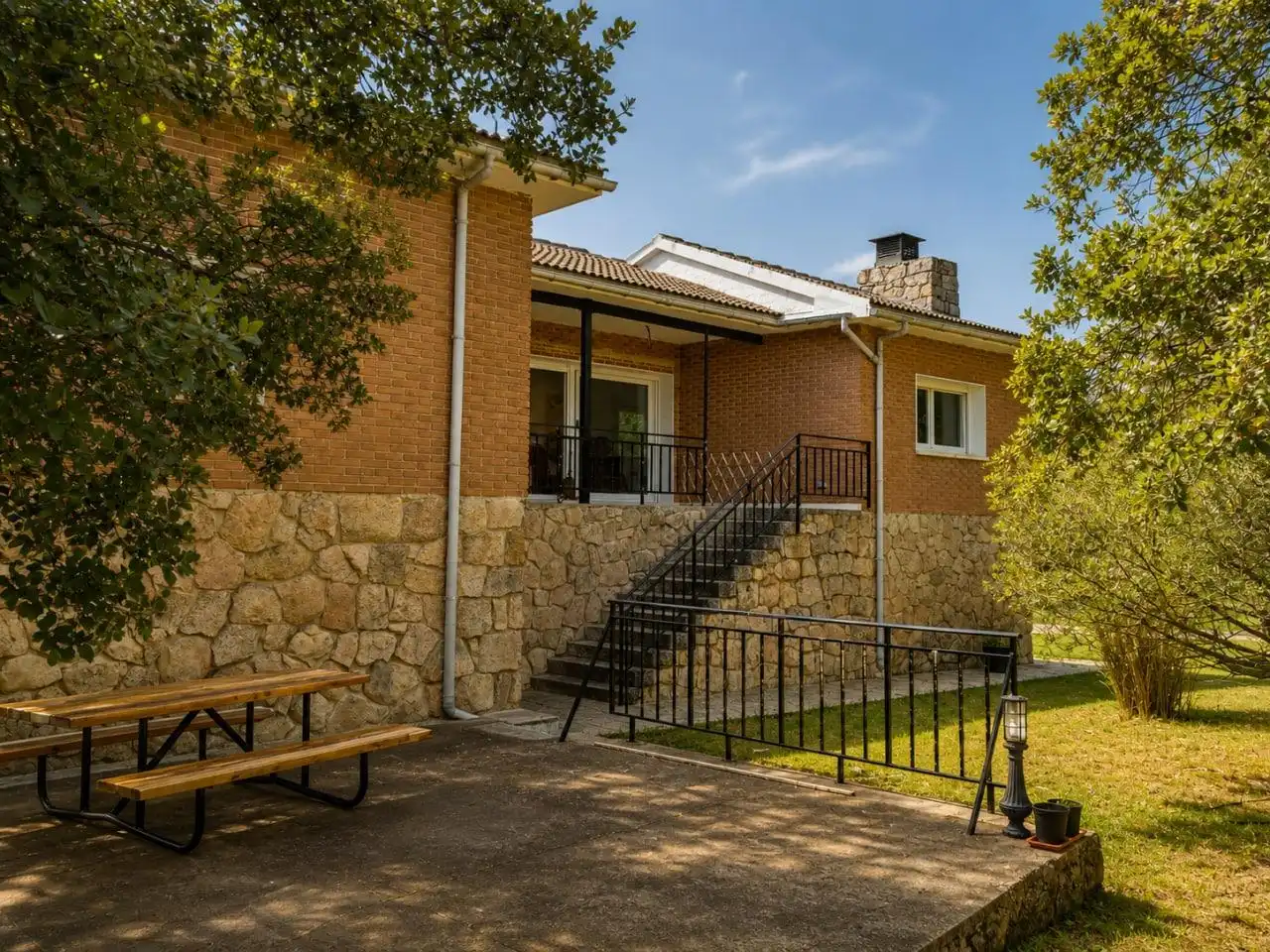 Exterior view of Houses for sale in La Cabrera  with Terrace