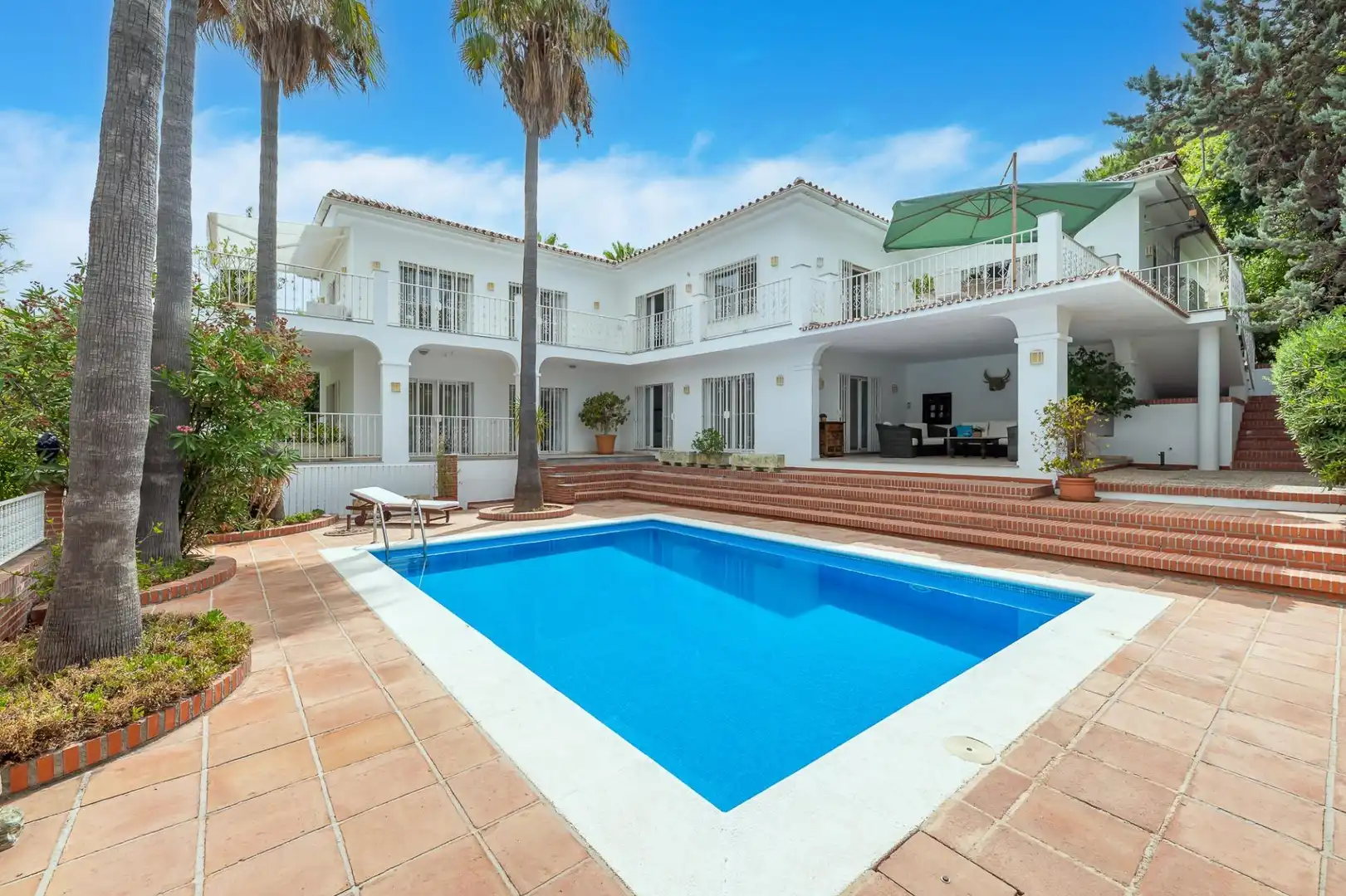 Vista exterior de Casa o xalet en venda en Alhaurín El Grande amb Aire condicionat, Calefacció i Jardí privat