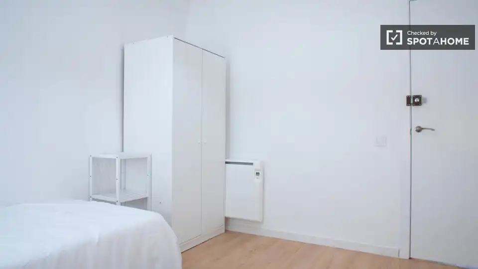 Room in Juan de la Cierva