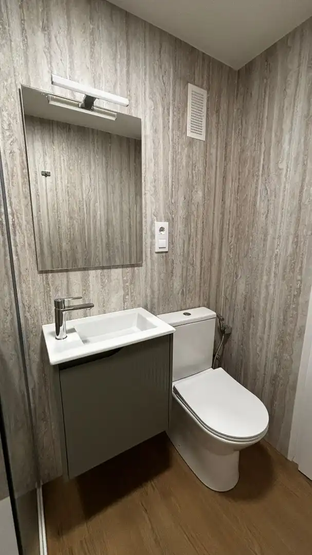 Badezimmer von Wohnungen zur Miete in Calonge i Sant Antoni mit Klimaanlage, Parkett und Terrasse