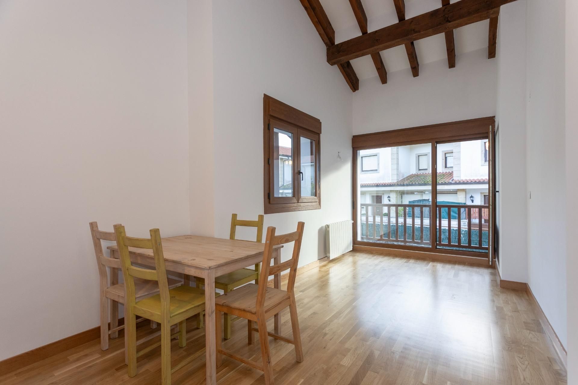 Menjador de Pis en venda en Val de San Vicente  amb Calefacció