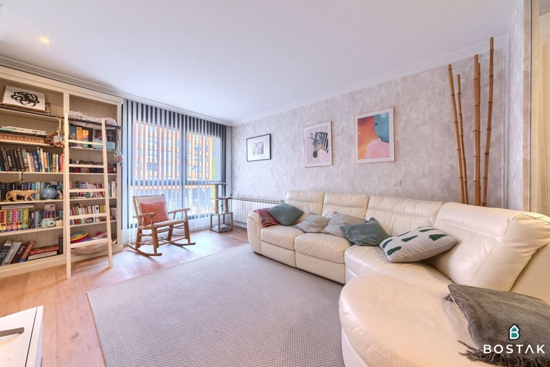 Sala d'estar de Pis en venda en Bilbao  amb Calefacció i Traster