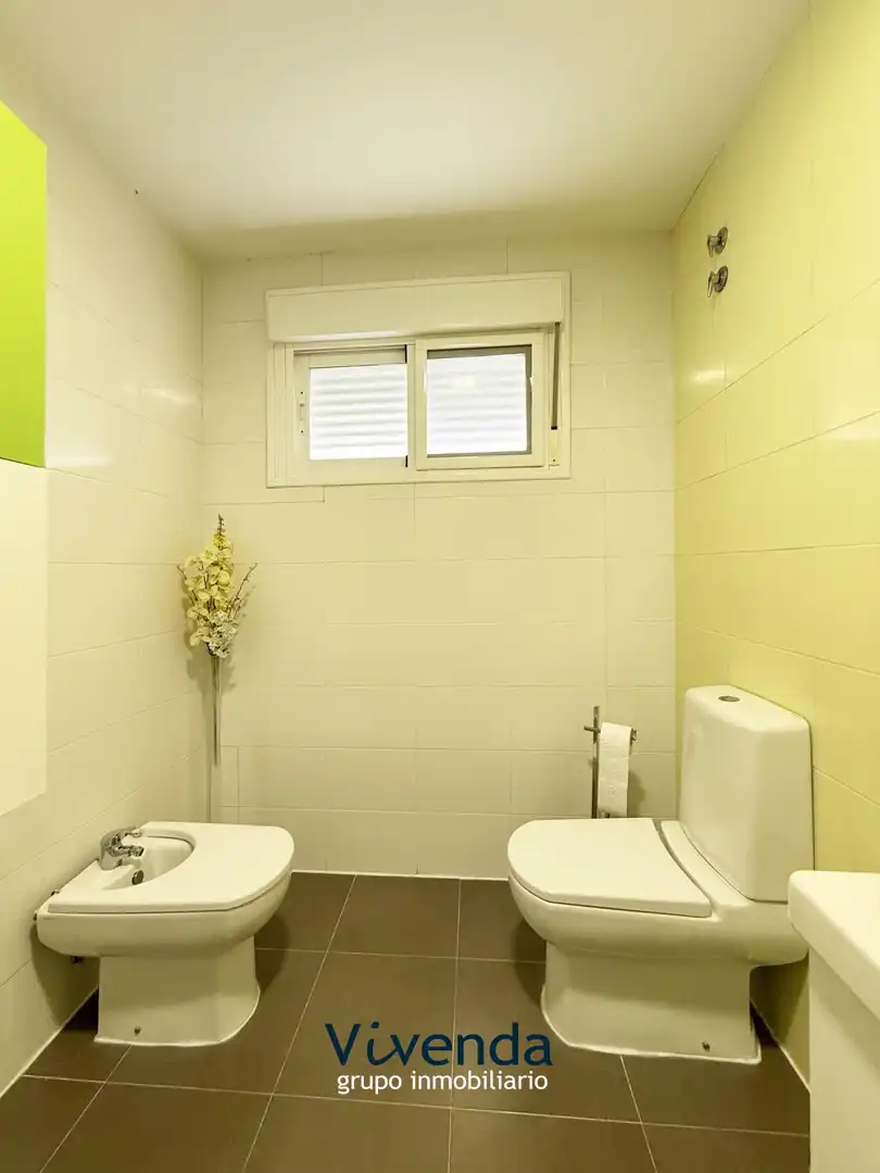 Baño de Casa adosada en venta en Cedillo del Condado con Calefacción, Terraza y Trastero