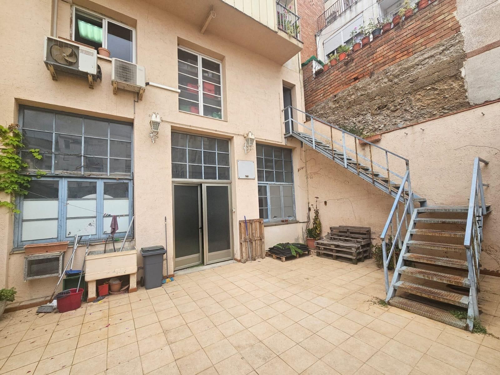 Exterior view of Study for sale in Santa Coloma de Gramenet  with Air Conditioner